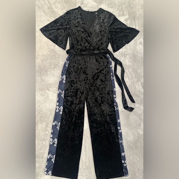 Disney Princess Black Velour Jumpsuit - Mulan Sz XS/S
Blue Flower Accents. - Picture 1 of 13